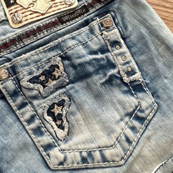 Miss Me Patriotic American Flag Distressed Cutoff Denim Shorts Size 27 - Picture 9 of 15